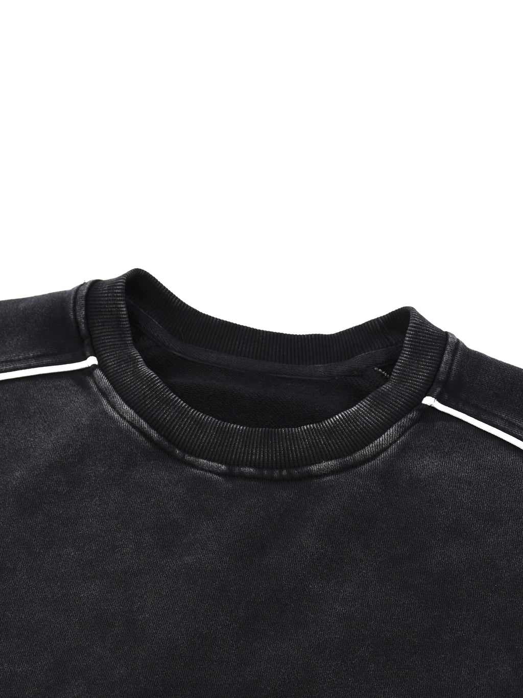 NIGHTRAID — NR Crowned Crest Raw Hem Sweatshirt